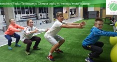 Zawodnicy Parku Tenisowego Olimpia podczas treningu motorycznego