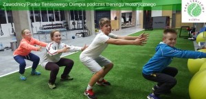 Zawodnicy Parku Tenisowego Olimpia podczas treningu motorycznego